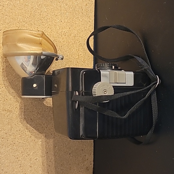 Vintage Kodak Brownie Bullseye Camera With Flash Attachment - Picture 2 of 10